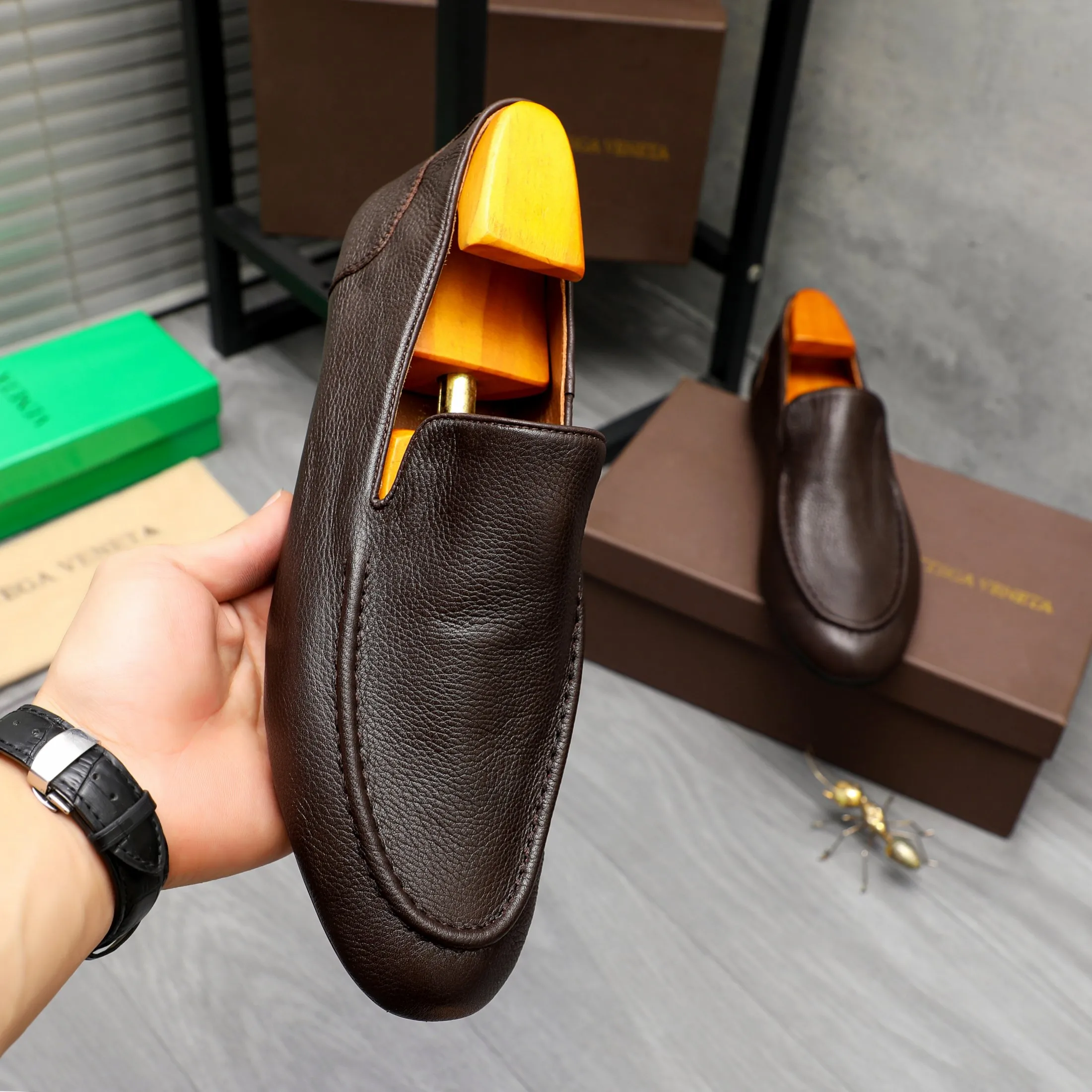 Men's shoes 💰460 Product trademark: BV "Bottega Veneta" soft leather slip-on men's shoes Regular size: 39-45 Product materials: Selected high-quality cowhide upper, cowhide lining, original outsole